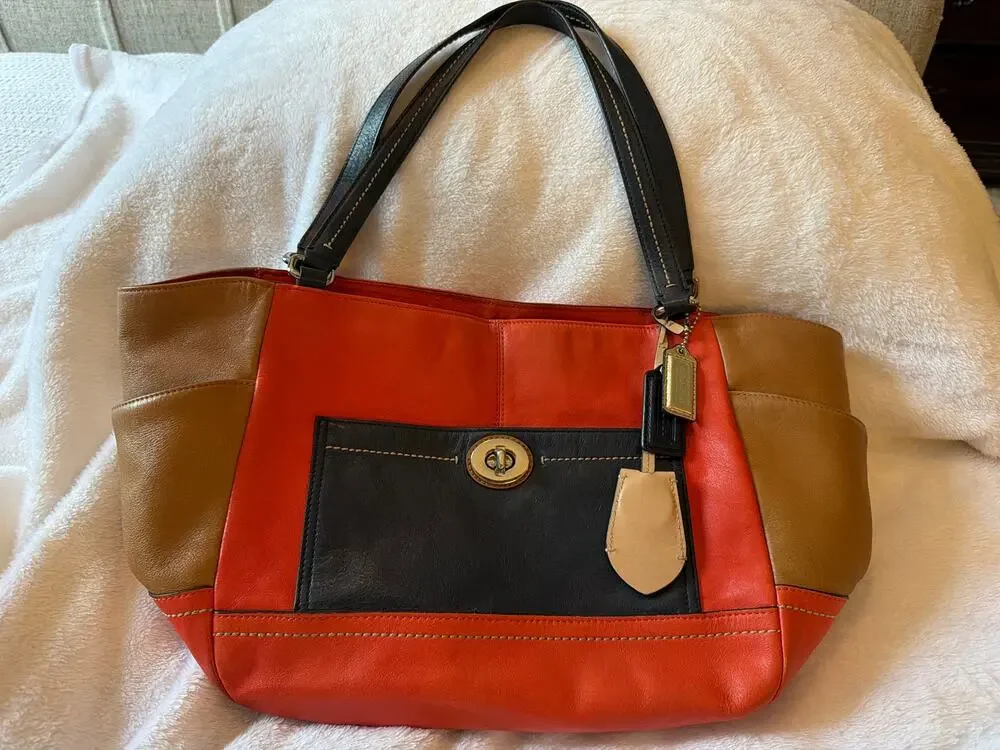 Coach Park Carrie Colorblock Leather Shoulder Tote Bag – Style F24065